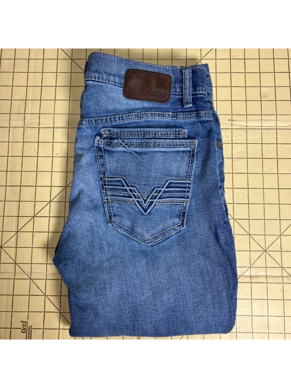 BKE Alec Mens Slim Straight Jeans 33x28 Medium Wash Distressed Style Classic Den